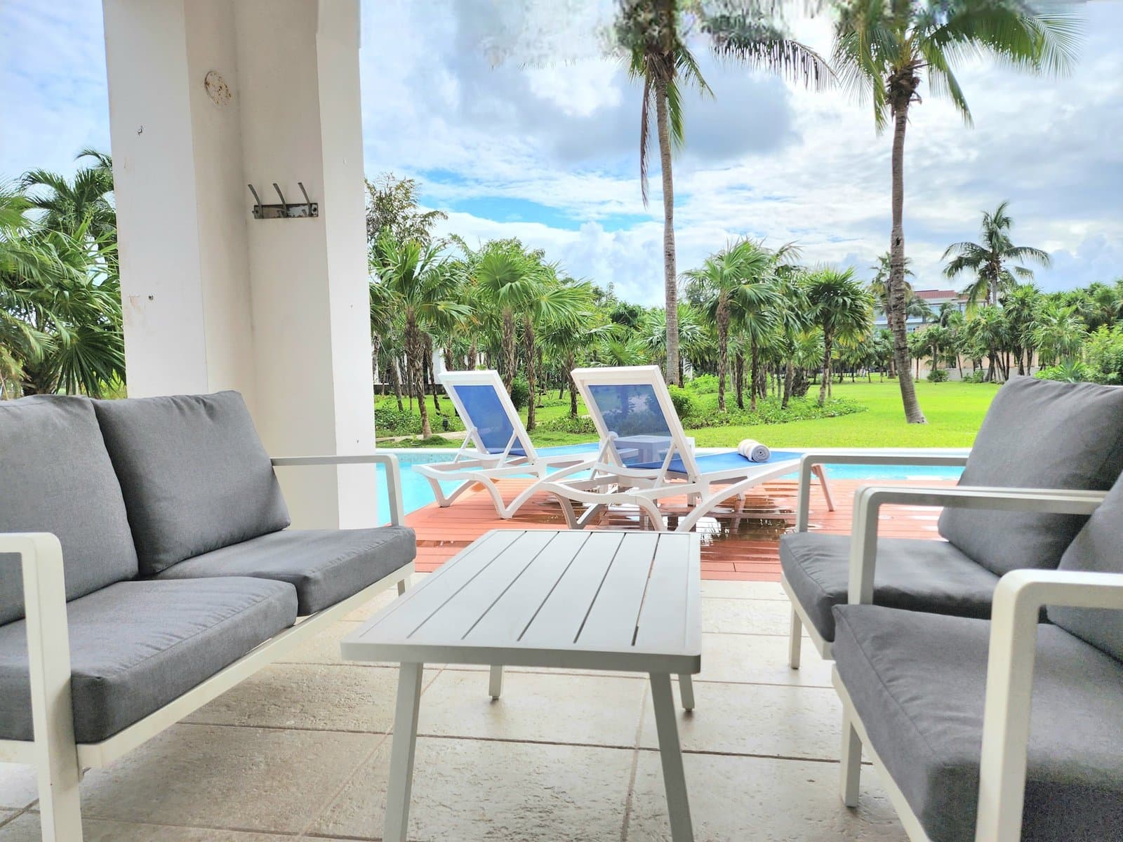 Lovely Swim-up Family apartment and beach club